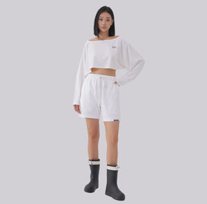 White London Clothing white oversized fit long-sleeved cropped sweatshirt made of 400gsm brushed cotton jersey.