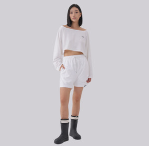White London Clothing white oversized fit long-sleeved cropped sweatshirt made of cotton jersey with a logo on the chest.